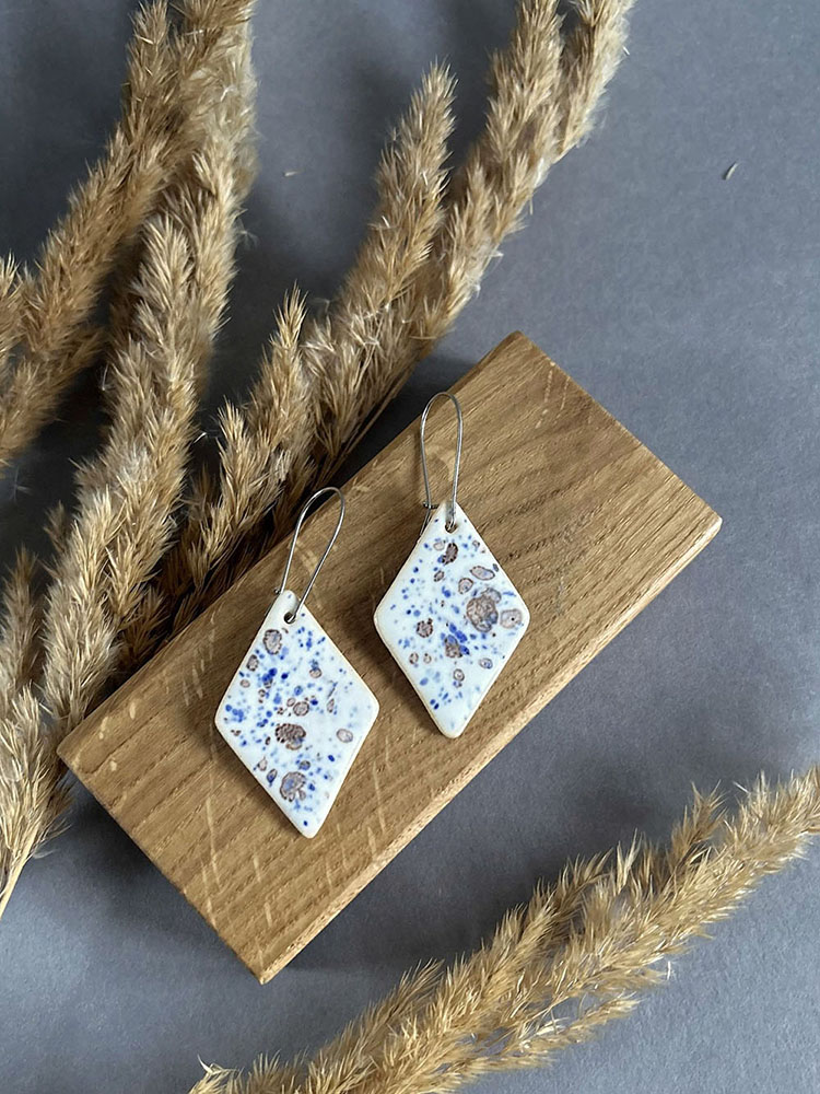 Biżuteria #2 2,5x6cm, 2023, 100zł 1550x2068px - Gabriela Najderek