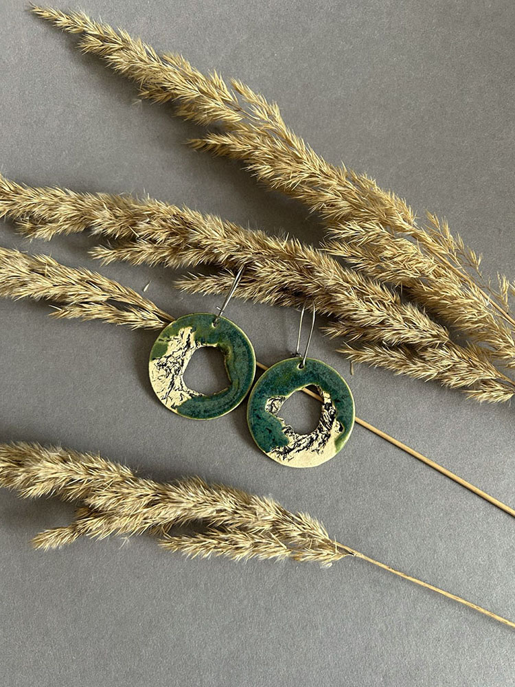 Biżuteria_mikroświaty #4 3,5x6cm, 2023, 100zł 1250x1666px - Gabriela Najderek